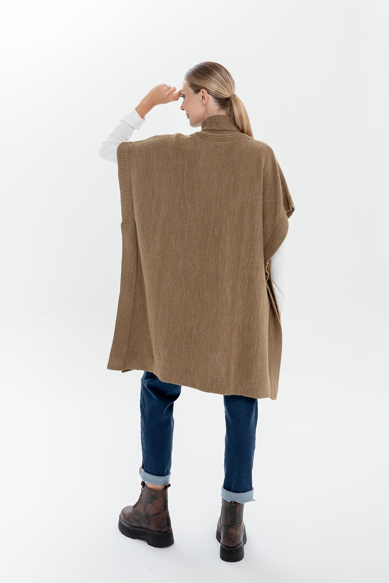 PONCHO LUISINA